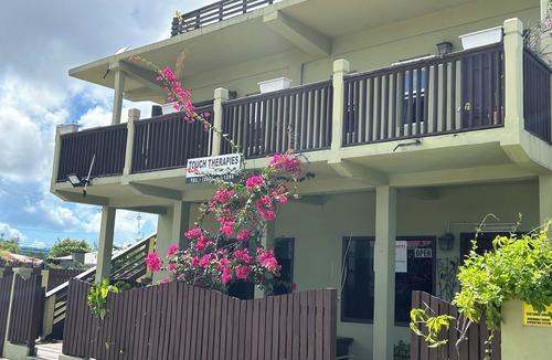 Runaway Bay Apartment | Touch Therapies Guest House & Day Spa