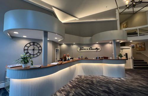 Gorham Resort | Town & Country Inn & Resort