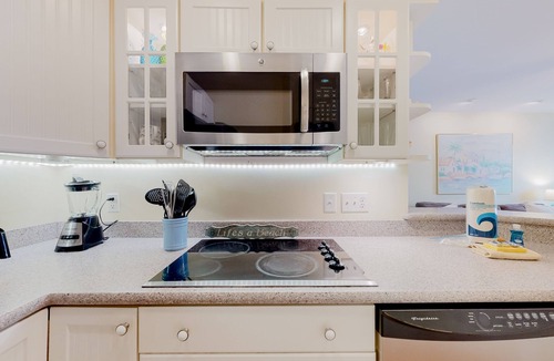 Dewey Beach Condo | Town of Dewey Beach condo with pool and tennis court - minutes from the sand