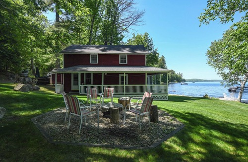 Naples House | Traditional Waterfront Maine Cottage on Long Lake with great swimming.