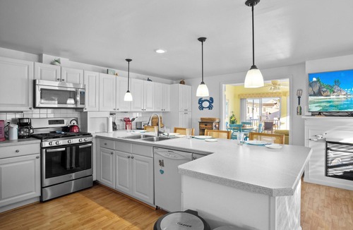 Selbyville House | Tranquil waterfront retreat - Dogs welcome, fast WiFi, off-season discounts