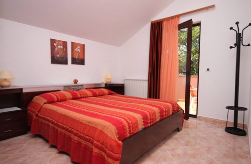Zambratija Apartment | Two bedroom apartment near beach Zambratija, Umag (A-6997-b)