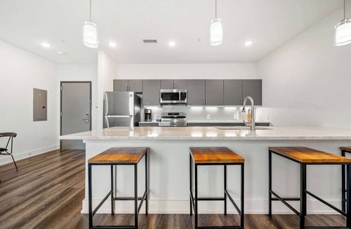 SoNo Apartment | Two-Bedroom Apartment w/Balcony - Gym - Balcony