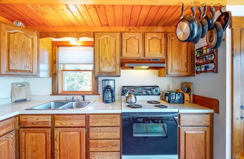 Port Clyde House | Two-story, dog-friendly home with deck & bay views- near the ocean
