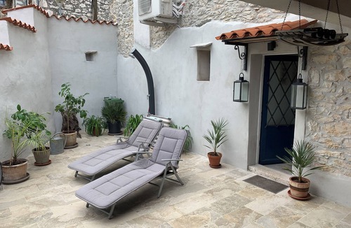 Brtonigla House | Typical Istrian stone house with romantic courtyard/dog-friendly