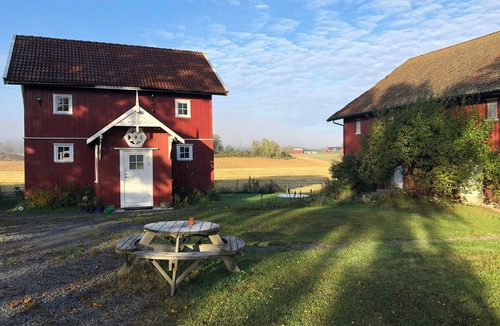 Rakkestad House | Unique and charming cabin in rural surroundings
