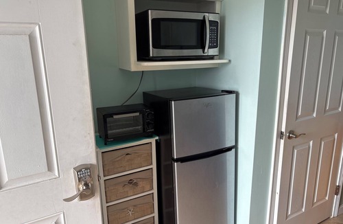 Misquamicut Apartment | Unit 8 Charming studio in superb Westerly with WiFi, AC