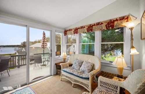 East Boothbay House | Unwind by the Bay: Pet-Friendly and Linekin Bay Views!