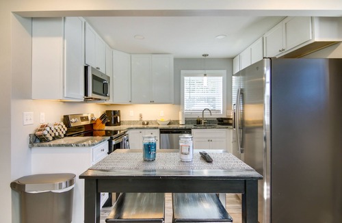 Salisbury House | Updated Home - Walk to Salisbury University!
