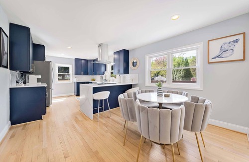 Arnold House | Upper Deck Modern Retreat