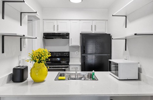 Park Central Apartment | Urban Apartment. Perfect for long term stays!