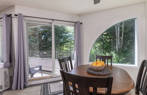 Warren Condo | Vermont Escape: Cozy Condo by Sugarbush Resort