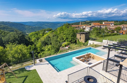 Kircija Villa | Villa Lunetta – Peaceful Istrian Retreat Heated pool