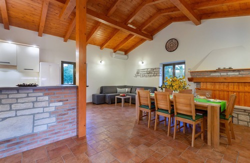 Zminj Villa | Villa Mara is located in the village Modrusani, Rovinj area.