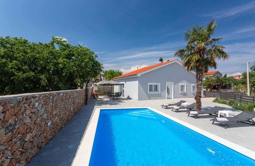 Garica Villa | Villa Mia with pool in Garica