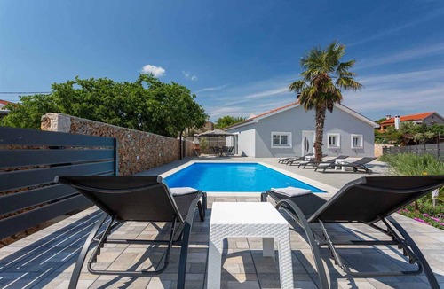 Garica Villa | Villa Mia with pool in Garica