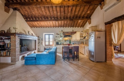 Bollano Villa | Villa "Podere Palazzetto" with Heated Pool & Wi-Fi