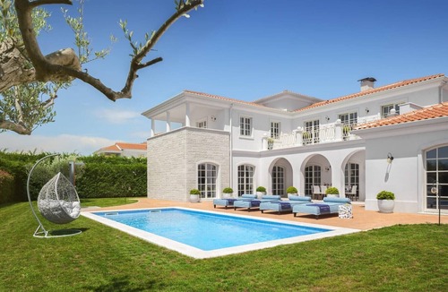 Vabriga Villa | Villa Ralph – The Luxury Hideaway Luxury villa for up to 8 guests with heated private pool near the Adriatic coast.