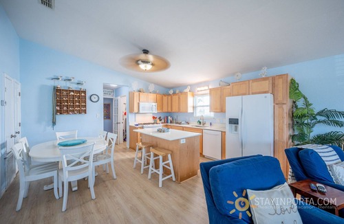 Shibui Sands House | Walk to the Beach ! Cute single level house located off of 11th St. Small Fenced Yard. Dogs ok. K