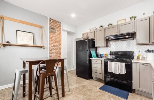 Weinland Park House | Walkable 1900s Townhome | Free Parking + Pets OK
