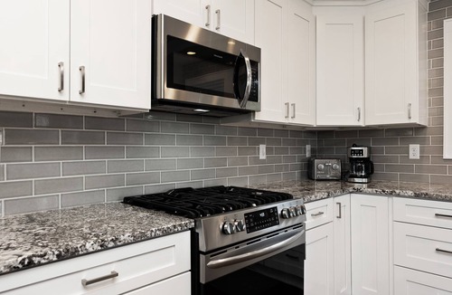 Clintonville House | Walkable Coffee, Restaurants, Shops, and Grocery! Huge backyard.