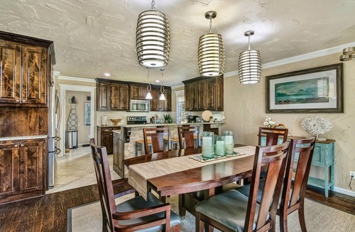 Holly Lake Ranch House | WATER AND GOLF COURSE VIEWS! HOT TUB! GAME ROOM! OUTDOOR DINING!