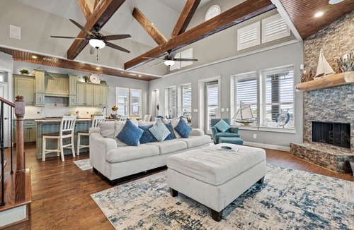 Freeport House | Waterfront Beauty Family/Pet Friendly Palapa 11 mins to 3 Beaches, Near 7 Marinas