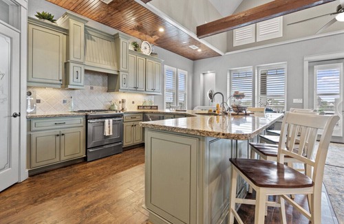 Freeport House | Waterfront Beauty Family/Pet Friendly Palapa 11 mins to 3 Beaches, Near 7 Marinas