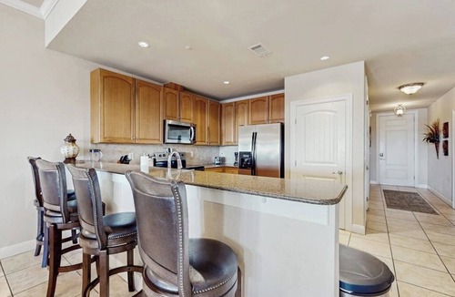 Horseshoe Bay Condo | Waterfront condo with furnished balcony, central AC, & washer/dryer