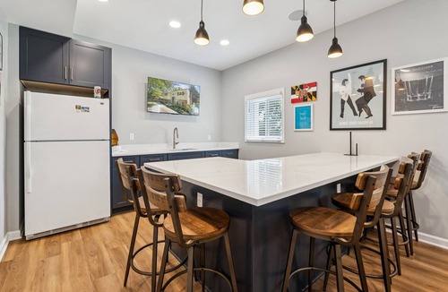 Pasadena House | Waterfront | Pool, Dock & Sleeps 12