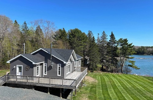 Franklin House | Waterfront Retreat 3BR/2BA on Taunton Bay. Located near Acadia National Park.