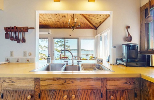 Southport House | Waterfront Retreat on Southport Island - Pet-Friendly, Sleeps 6