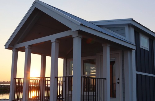 Sandusky Cottage | Waterfront Tiny House #5 Bayfront Resort Sandusky