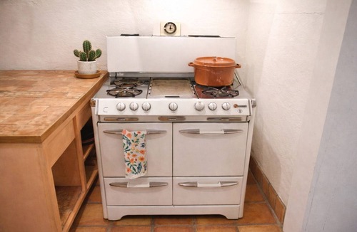 Marfa House | Watermelon Adobe - Organic King Bed - Walkable