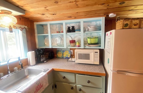 Moody Cabin | Wells/Ogunquit country cabin Sleeps 4