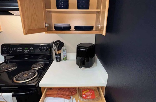 Midlothian House | Western PacMan | 2bd 2bth | 2 min Bella Woods