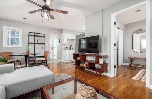 Buckeye Lake House | Whether you are visiting for a quick weekend or a longer stay, our cozy cottage is perfectly located in the heart of Buckeye Lake, just a short stroll to so much fun!