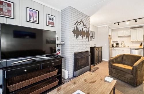 Killington Condo | Whiffletree C2 has been totally renovated and is on the Shuttle Bus Route with a ski trail back to the property. Summer Outdoor pool. Near Golf Course