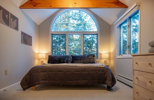 Campton House | White Mountain Basecamp | Hot Tub + Firepit + EV