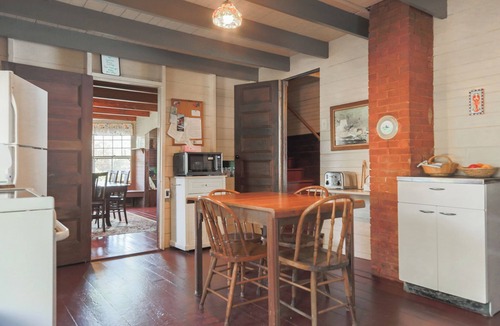 Bayville Cottage | White Pines Cottage - Classic Maine Cottage - Waterfront on Linekin Bay!