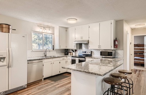 Round Mountain House | Wine Country Compound - Former Winery - Sleeps 21 - Pet Friendly