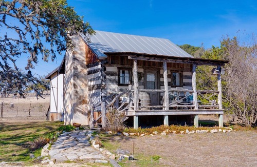Fredericksburg Cabin | Wine Cup Cabin | Romantic Hill Country Getaway
