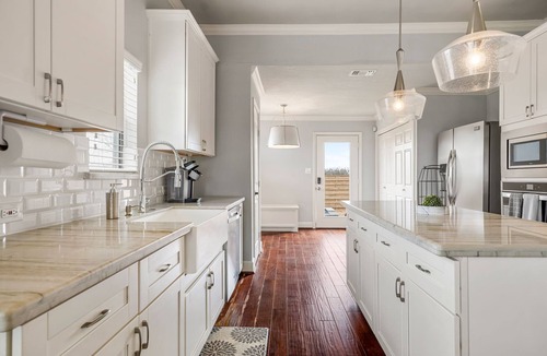 Fredericksburg House | Winery Retreat | Pools, Hot tubs & Near Luckenbach