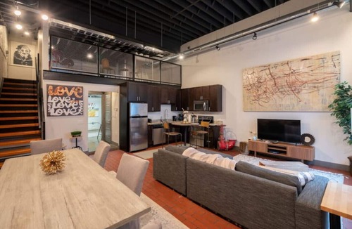 Italian Village Apartment | Wonderbread Loft - Short North - Free Parking!