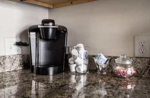 Italian Village Apartment | Wonderbread Loft - Short North - Free Parking!