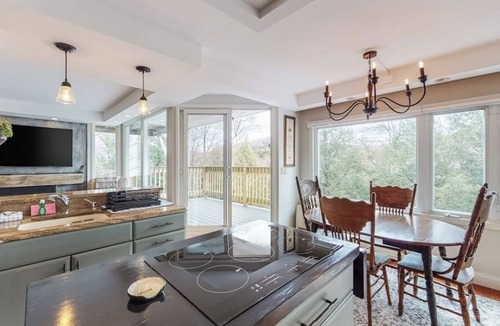 Warren Apartment | Wonderful Condo Close to Sugarbush Resort with Pool & WiFi