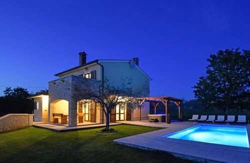 Vosteni Villa | Wonderful private villa for 8 people with hot tub, WIFI, private pool, A/C, TV and patio