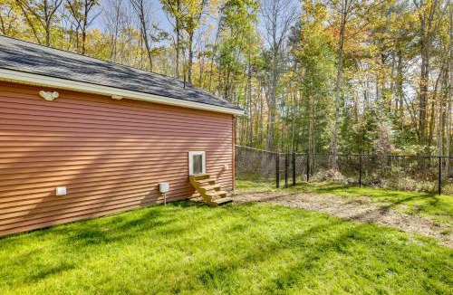 West Buxton House | Wooded Retreat w/Pet-Friendly Yard in Standish