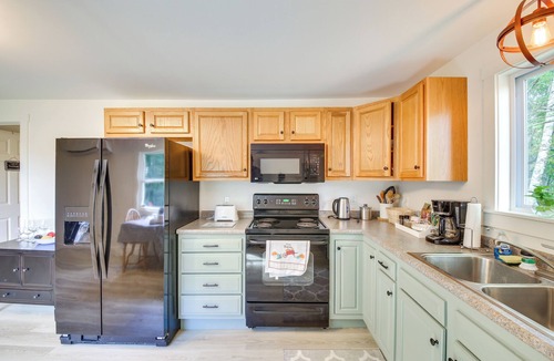 Pittston House | Woodsy Pittston Retreat Near Kennebec River!