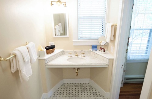 Bar Harbor Bed & Breakfast | Yellow House Inn